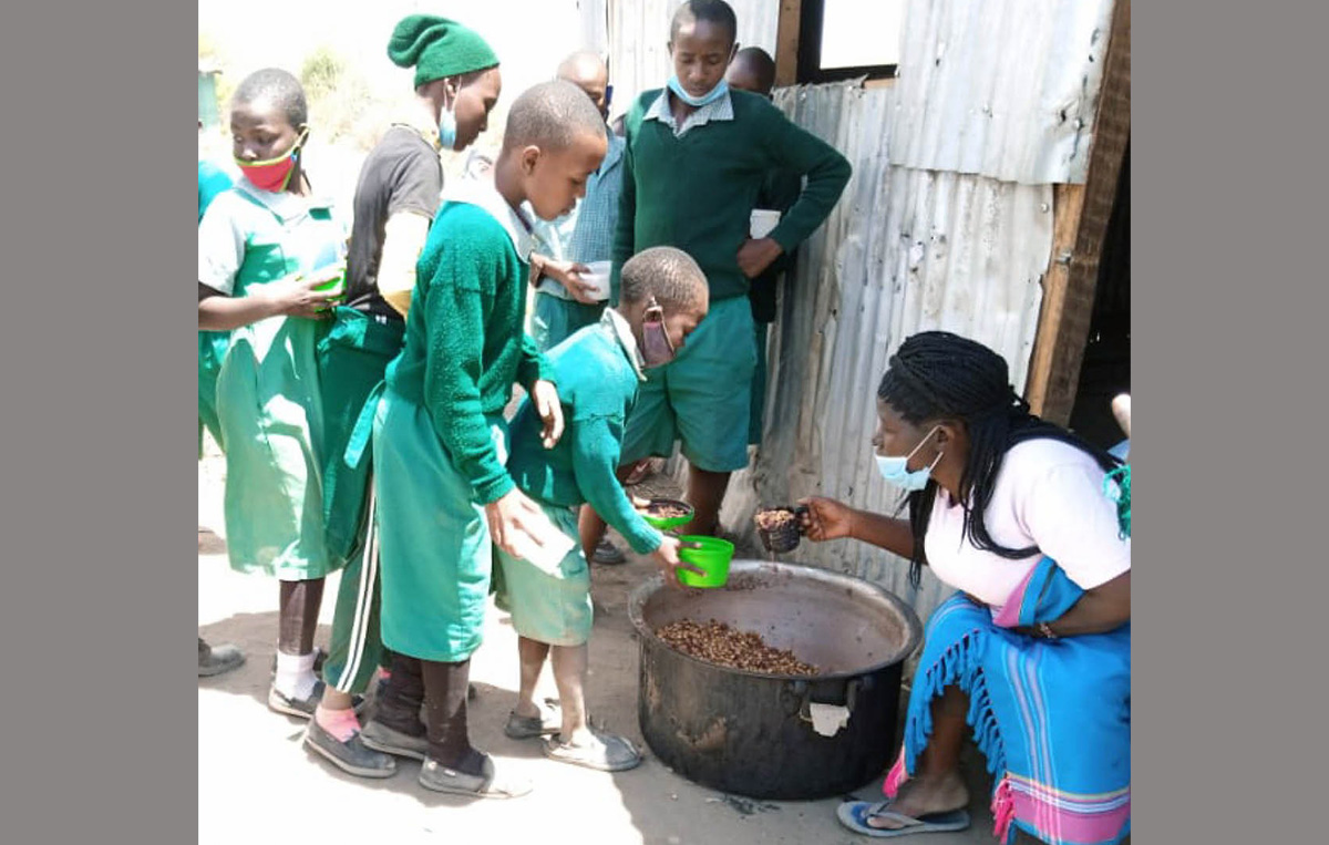 Students being served lunch at Mt View Primary School